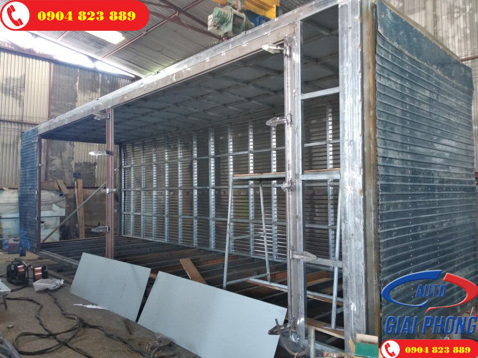Xe tải thùng kín chở Pallet